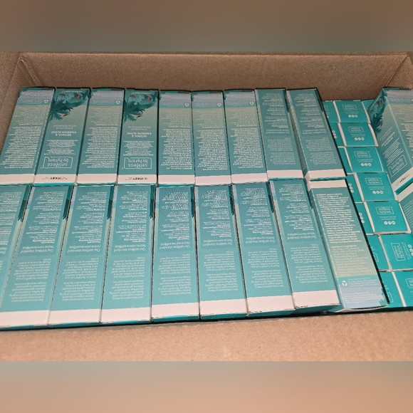 RETINOL. 10 Boxes. - Picture 2 of 3
